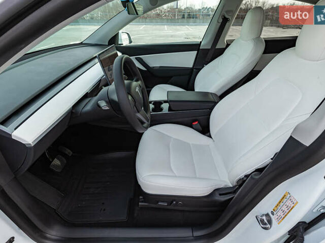 Белый Тесла Model Y, объемом двигателя 0 л и пробегом 17 тыс. км за 53900 $, фото 8 на Automoto.ua