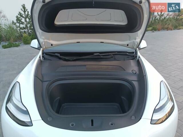 Белый Тесла Model Y, объемом двигателя 0 л и пробегом 128 тыс. км за 19600 $, фото 23 на Automoto.ua