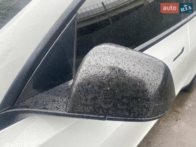 Білий Тесла Model Y, об'ємом двигуна 0 л та пробігом 70 тис. км за 24500 $, фото 27 на Automoto.ua