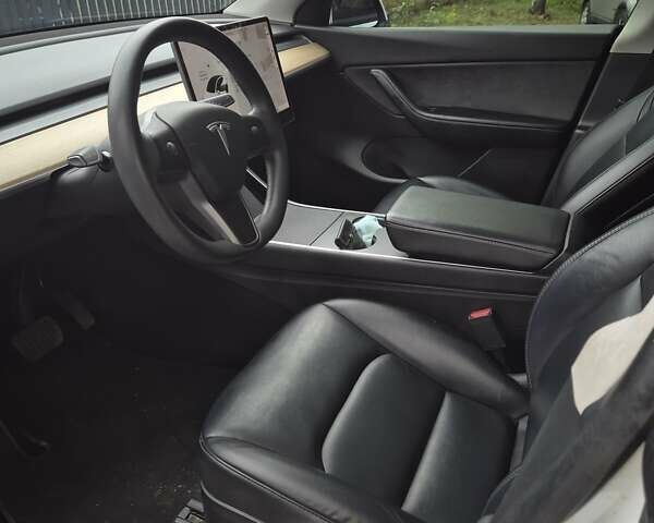 Белый Тесла Model Y, объемом двигателя 0 л и пробегом 104 тыс. км за 23500 $, фото 6 на Automoto.ua