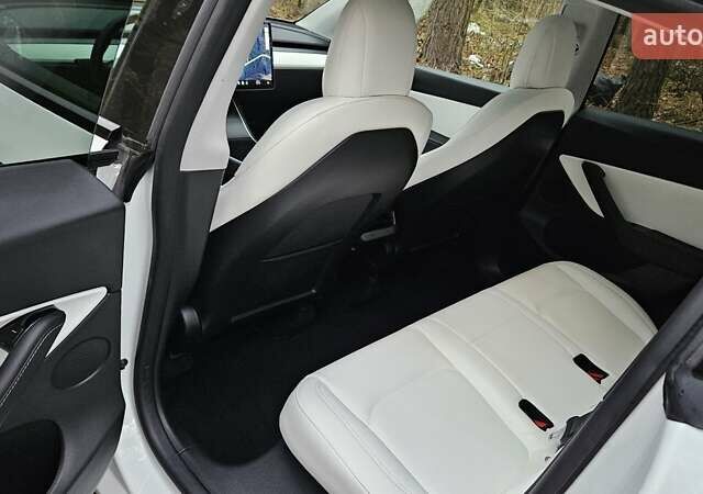 Белый Тесла Model Y, объемом двигателя 0 л и пробегом 71 тыс. км за 27900 $, фото 8 на Automoto.ua