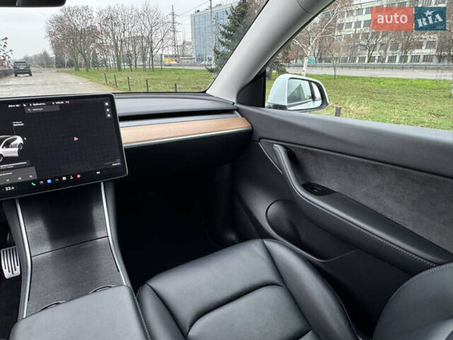 Белый Тесла Model Y, объемом двигателя 0 л и пробегом 77 тыс. км за 25000 $, фото 13 на Automoto.ua