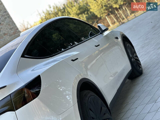 Белый Тесла Model Y, объемом двигателя 0 л и пробегом 118 тыс. км за 21700 $, фото 26 на Automoto.ua