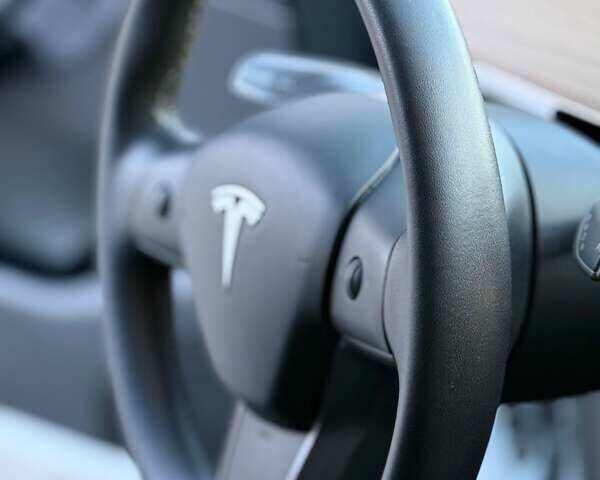 Белый Тесла Model Y, объемом двигателя 0 л и пробегом 132 тыс. км за 20800 $, фото 79 на Automoto.ua