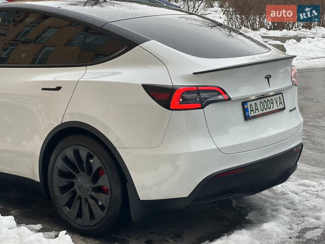 Белый Тесла Model Y, объемом двигателя 0 л и пробегом 62 тыс. км за 30000 $, фото 17 на Automoto.ua