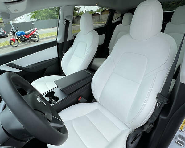 Белый Тесла Model Y, объемом двигателя 0 л и пробегом 23 тыс. км за 44000 $, фото 14 на Automoto.ua