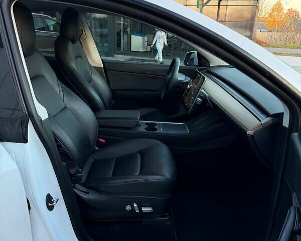 Белый Тесла Model Y, объемом двигателя 0 л и пробегом 132 тыс. км за 20800 $, фото 56 на Automoto.ua