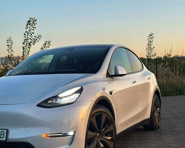 Білий Тесла Model Y, об'ємом двигуна 0 л та пробігом 40 тис. км за 27700 $, фото 2 на Automoto.ua