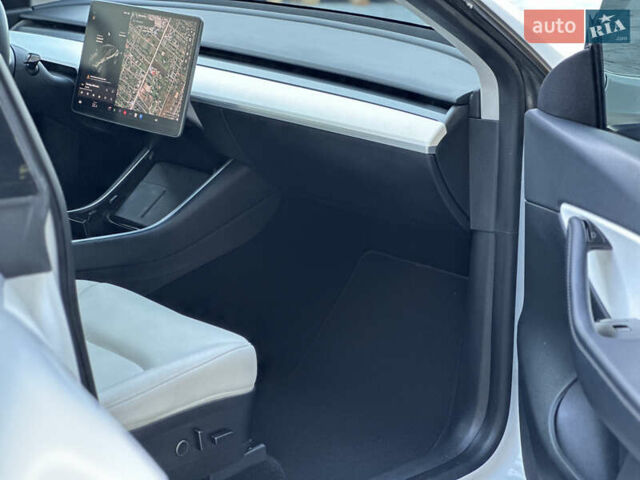 Белый Тесла Model Y, объемом двигателя 0 л и пробегом 118 тыс. км за 21700 $, фото 36 на Automoto.ua
