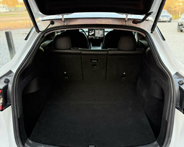 Білий Тесла Model Y, об'ємом двигуна 0 л та пробігом 100 тис. км за 21499 $, фото 13 на Automoto.ua