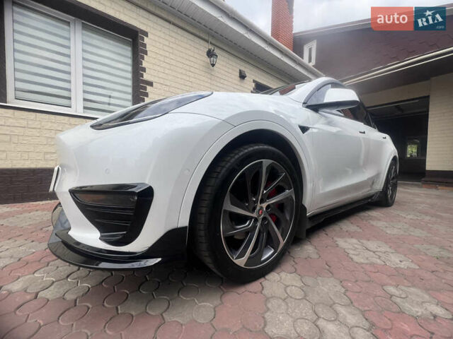 Білий Тесла Model Y, об'ємом двигуна 0 л та пробігом 126 тис. км за 28800 $, фото 1 на Automoto.ua