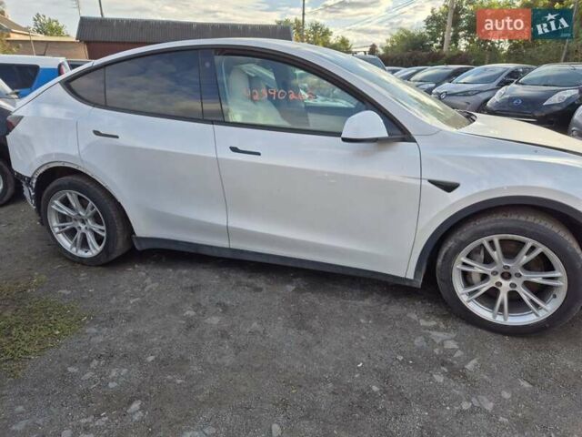 Белый Тесла Model Y, объемом двигателя 0 л и пробегом 185 тыс. км за 16900 $, фото 9 на Automoto.ua