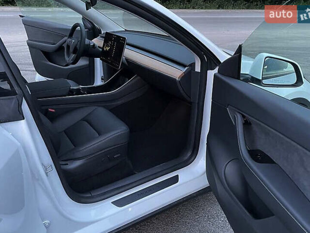 Белый Тесла Model Y, объемом двигателя 0 л и пробегом 45 тыс. км за 19500 $, фото 13 на Automoto.ua