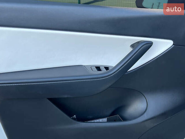 Белый Тесла Model Y, объемом двигателя 0 л и пробегом 73 тыс. км за 24800 $, фото 22 на Automoto.ua