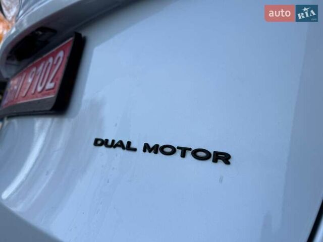 Белый Тесла Model Y, объемом двигателя 0 л и пробегом 132 тыс. км за 20800 $, фото 36 на Automoto.ua