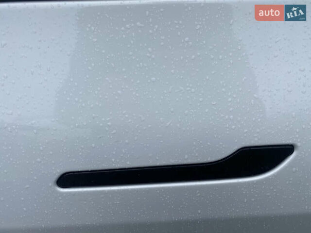 Білий Тесла Model Y, об'ємом двигуна 0 л та пробігом 70 тис. км за 24500 $, фото 23 на Automoto.ua