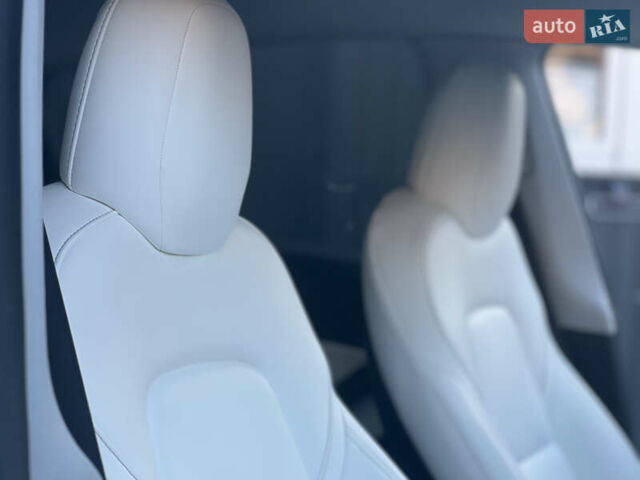 Белый Тесла Model Y, объемом двигателя 0 л и пробегом 55 тыс. км за 23490 $, фото 12 на Automoto.ua