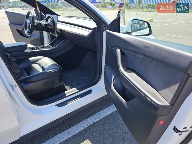 Белый Тесла Model Y, объемом двигателя 0 л и пробегом 110 тыс. км за 20499 $, фото 11 на Automoto.ua