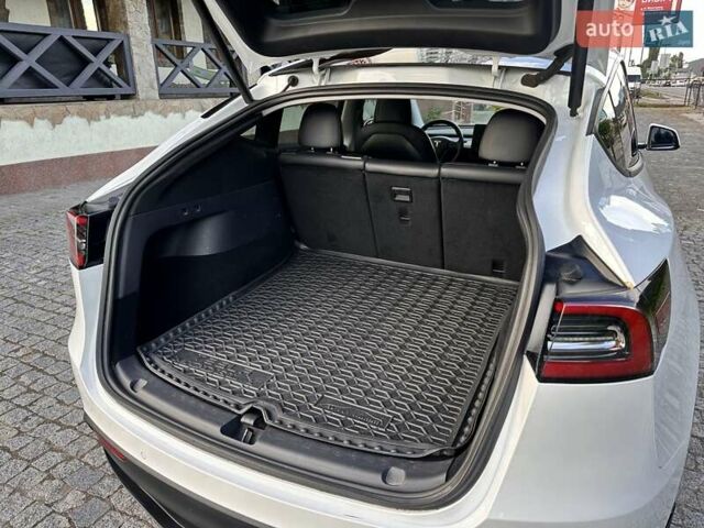 Белый Тесла Model Y, объемом двигателя 0 л и пробегом 110 тыс. км за 21700 $, фото 33 на Automoto.ua