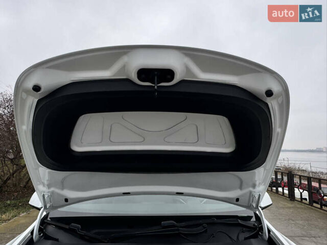 Белый Тесла Model Y, объемом двигателя 0 л и пробегом 77 тыс. км за 25000 $, фото 8 на Automoto.ua