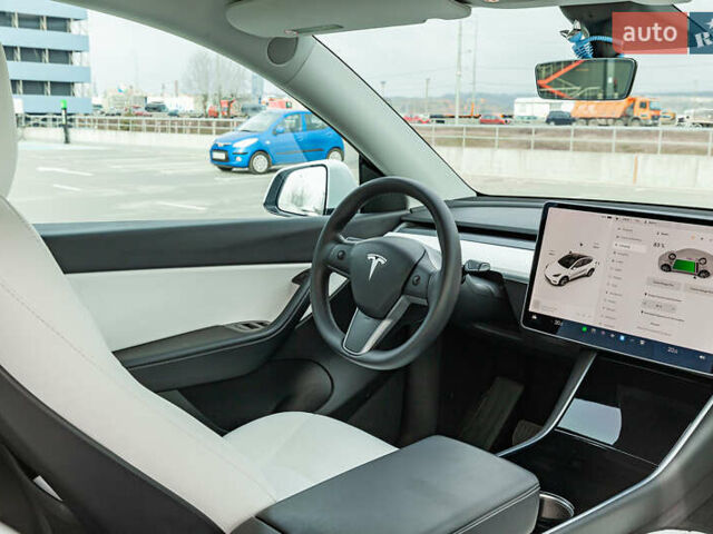 Белый Тесла Model Y, объемом двигателя 0 л и пробегом 17 тыс. км за 53900 $, фото 4 на Automoto.ua