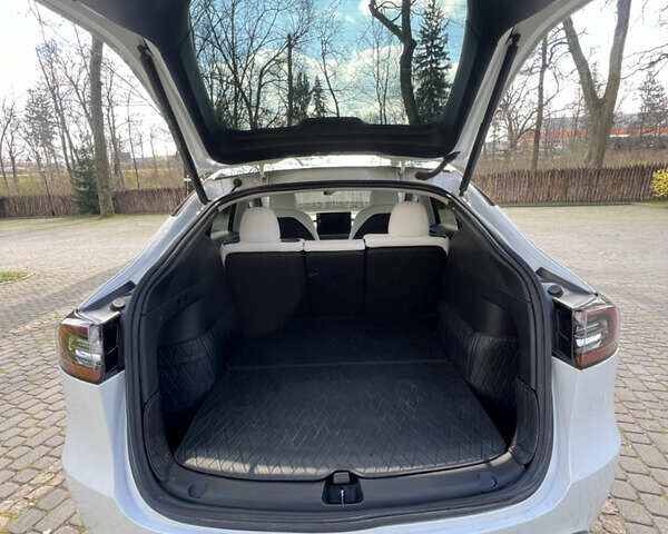 Білий Тесла Model Y, об'ємом двигуна 0 л та пробігом 88 тис. км за 38800 $, фото 2 на Automoto.ua