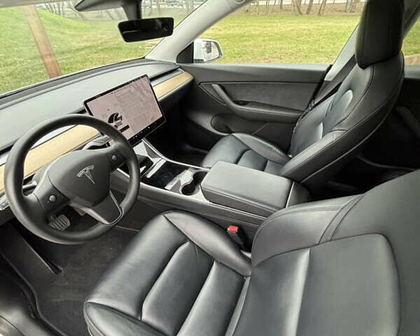 Білий Тесла Model Y, об'ємом двигуна 0 л та пробігом 70 тис. км за 28000 $, фото 6 на Automoto.ua