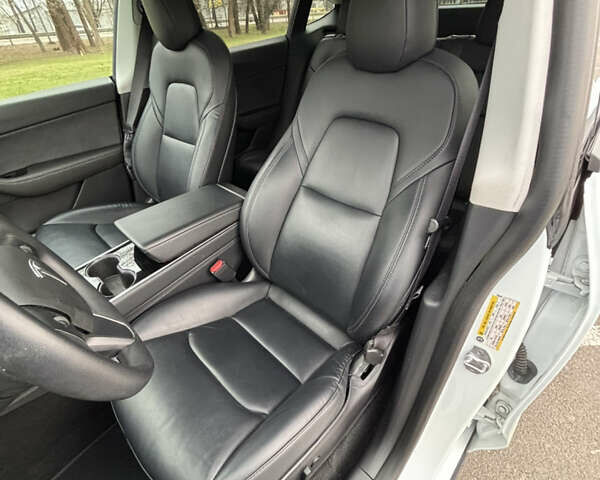 Білий Тесла Model Y, об'ємом двигуна 0 л та пробігом 70 тис. км за 28000 $, фото 8 на Automoto.ua