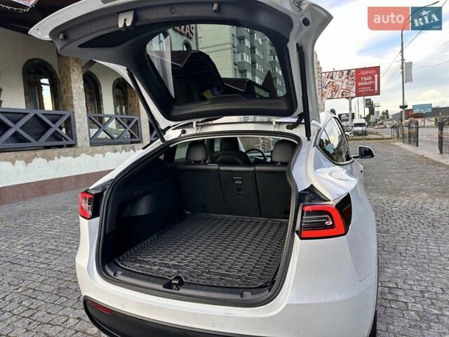 Белый Тесла Model Y, объемом двигателя 0 л и пробегом 110 тыс. км за 21700 $, фото 31 на Automoto.ua