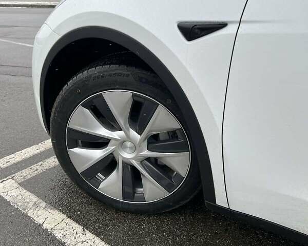 Белый Тесла Model Y, объемом двигателя 0 л и пробегом 32 тыс. км за 30000 $, фото 8 на Automoto.ua