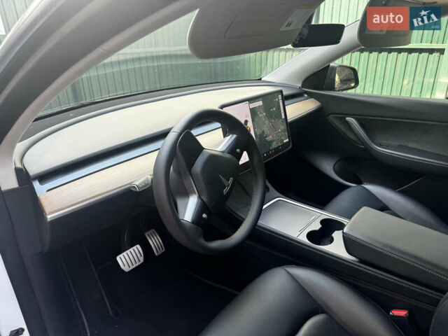 Белый Тесла Model Y, объемом двигателя 0 л и пробегом 69 тыс. км за 25900 $, фото 17 на Automoto.ua