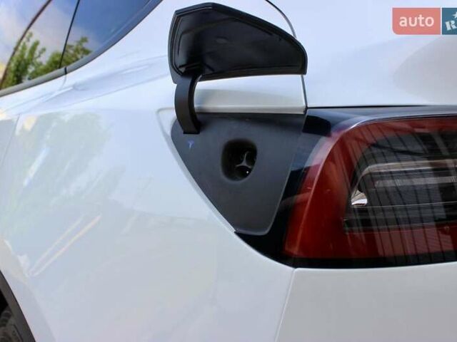 Белый Тесла Model Y, объемом двигателя 0 л и пробегом 67 тыс. км за 27000 $, фото 15 на Automoto.ua