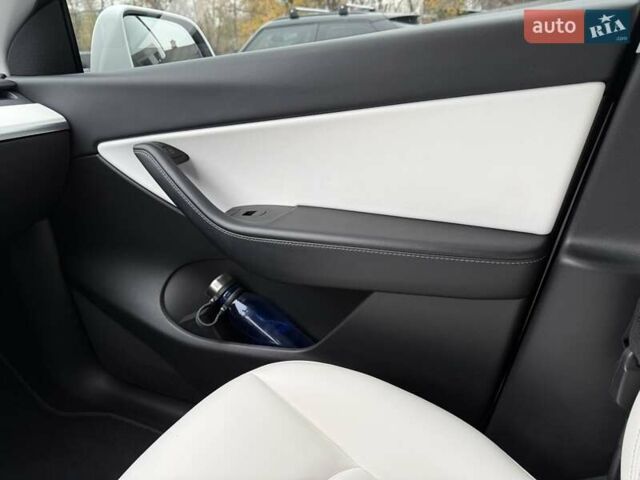 Белый Тесла Model Y, объемом двигателя 0 л и пробегом 80 тыс. км за 25500 $, фото 26 на Automoto.ua