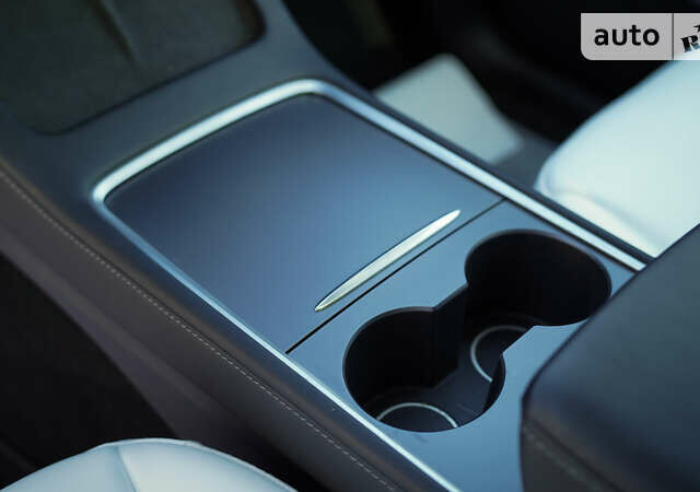 Белый Тесла Model Y, объемом двигателя 0 л и пробегом 30 тыс. км за 26900 $, фото 19 на Automoto.ua