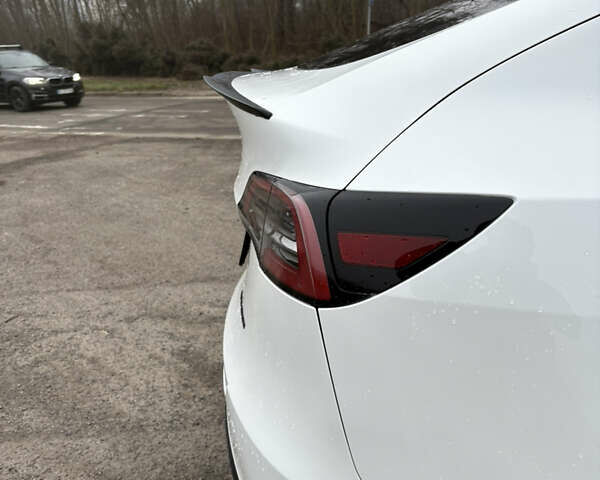 Белый Тесла Model Y, объемом двигателя 0 л и пробегом 88 тыс. км за 27500 $, фото 10 на Automoto.ua