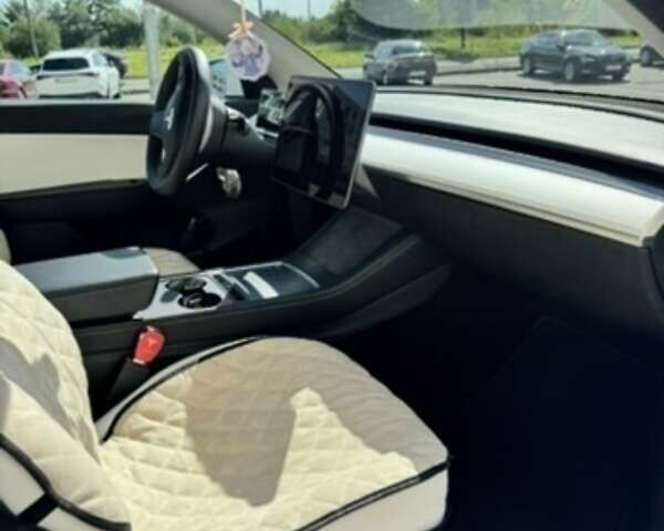 Белый Тесла Model Y, объемом двигателя 0 л и пробегом 128 тыс. км за 25900 $, фото 4 на Automoto.ua