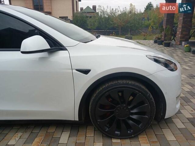 Белый Тесла Model Y, объемом двигателя 0 л и пробегом 195 тыс. км за 26000 $, фото 2 на Automoto.ua