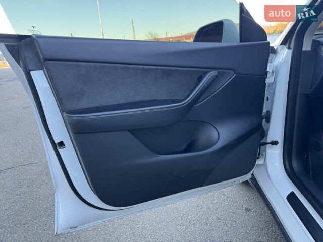 Белый Тесла Model Y, объемом двигателя 0 л и пробегом 71 тыс. км за 20999 $, фото 16 на Automoto.ua