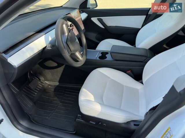 Білий Тесла Model Y, об'ємом двигуна 0 л та пробігом 73 тис. км за 29400 $, фото 22 на Automoto.ua