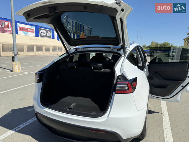 Белый Тесла Model Y, объемом двигателя 0 л и пробегом 110 тыс. км за 27750 $, фото 27 на Automoto.ua