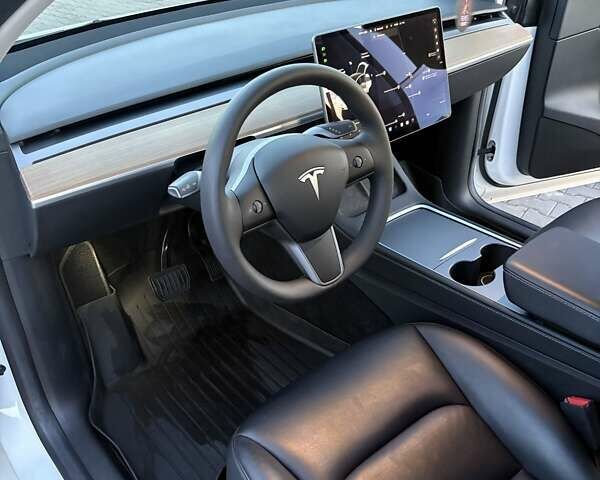 Белый Тесла Model Y, объемом двигателя 0 л и пробегом 84 тыс. км за 23700 $, фото 8 на Automoto.ua