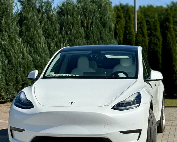 Белый Тесла Model Y, объемом двигателя 0 л и пробегом 19 тыс. км за 26500 $, фото 2 на Automoto.ua