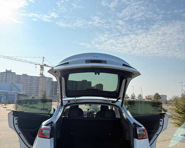 Белый Тесла Model Y, объемом двигателя 0 л и пробегом 65 тыс. км за 27500 $, фото 21 на Automoto.ua