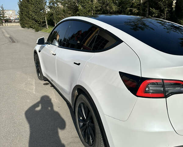 Белый Тесла Model Y, объемом двигателя 0 л и пробегом 46 тыс. км за 33700 $, фото 8 на Automoto.ua