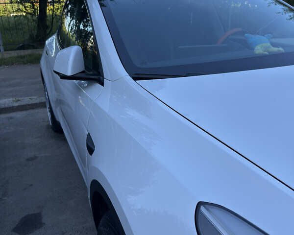 Белый Тесла Model Y, объемом двигателя 0 л и пробегом 92 тыс. км за 25200 $, фото 3 на Automoto.ua