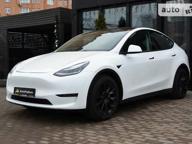 Белый Тесла Model Y, объемом двигателя 0 л и пробегом 50 тыс. км за 32999 $, фото 3 на Automoto.ua