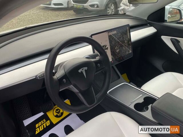Белый Тесла Model Y, объемом двигателя 75 л и пробегом 45 тыс. км за 35999 $, фото 8 на Automoto.ua