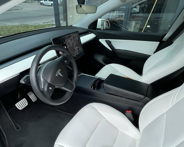 Белый Тесла Model Y, объемом двигателя 0 л и пробегом 75 тыс. км за 26500 $, фото 4 на Automoto.ua
