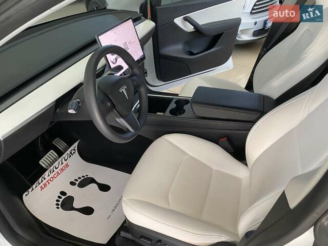 Тесла Model Y 2021 в Одессе на Automoto.ua Белый Тесла Model Y, объемом двигателя 0 л и пробегом 58 тыс. км за 26300 $, фото 24 на Automoto.ua