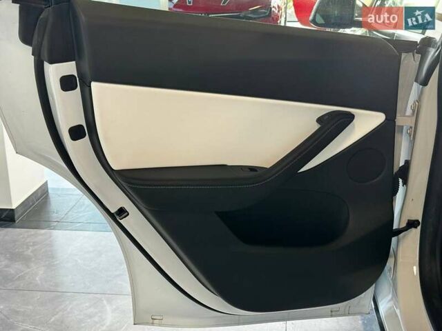 Белый Тесла Model Y, объемом двигателя 0 л и пробегом 1 тыс. км за 29500 $, фото 19 на Automoto.ua